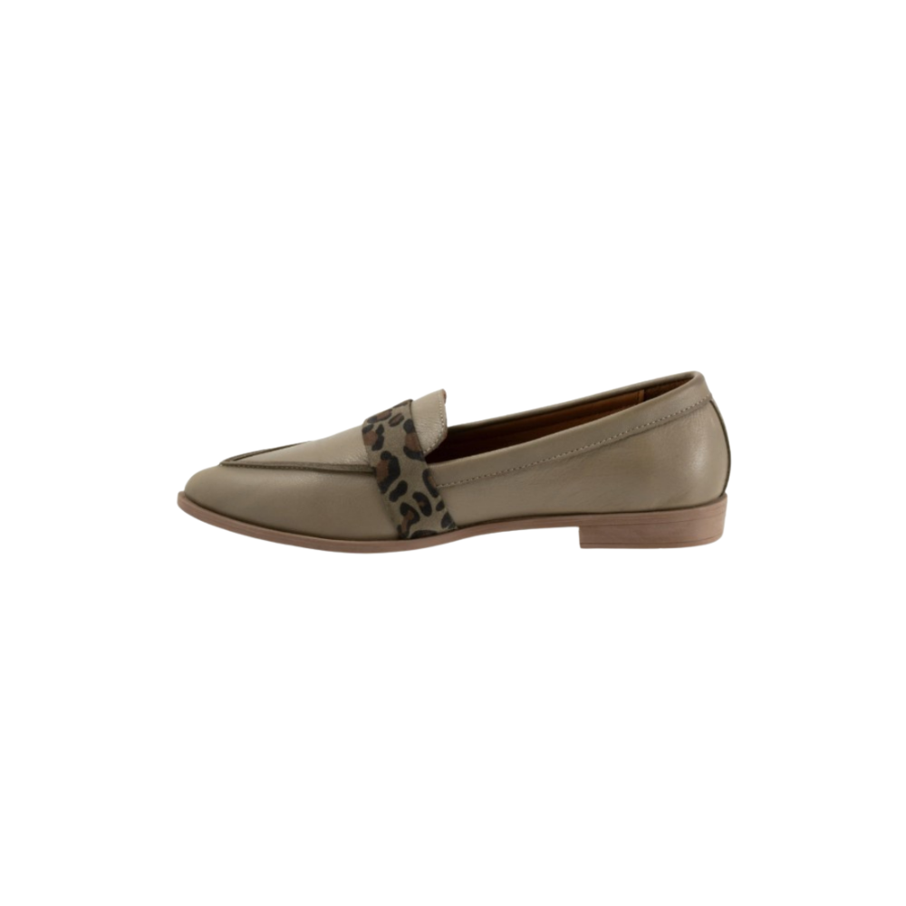 Bueno Women's Bristol Leather Pointy-Toe Loafers - Sage Green (B2256)
