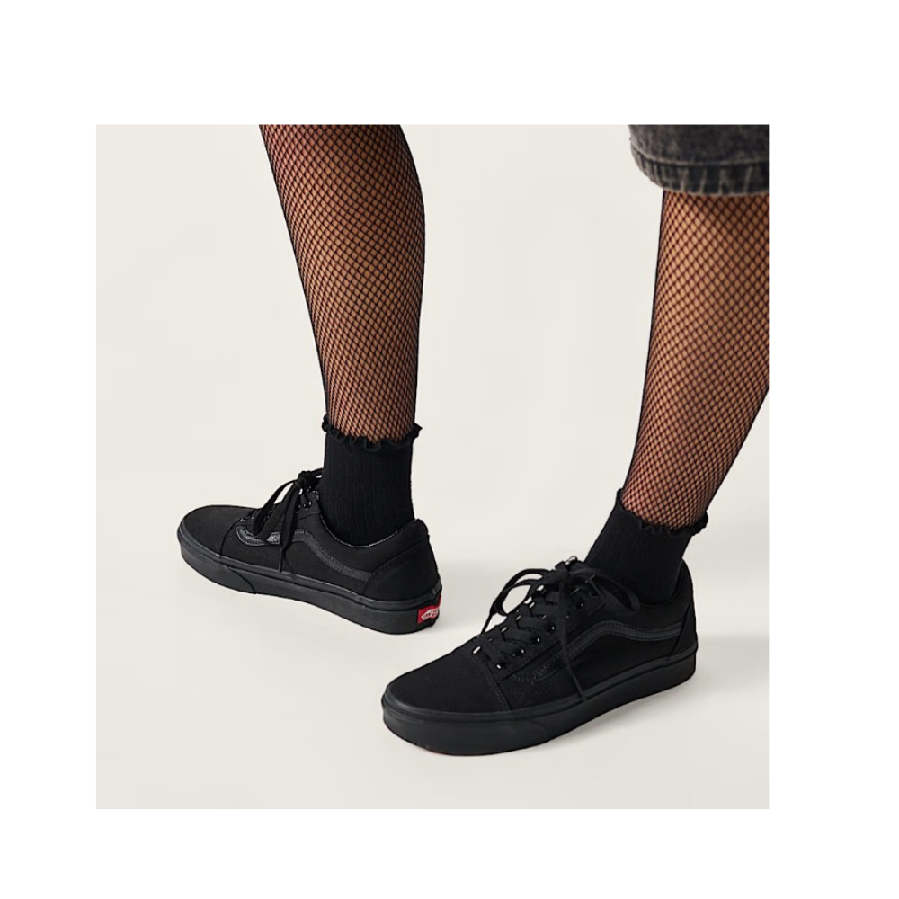 Vans Old Skool (Black/Black) – Unisex All-Black Sneakers