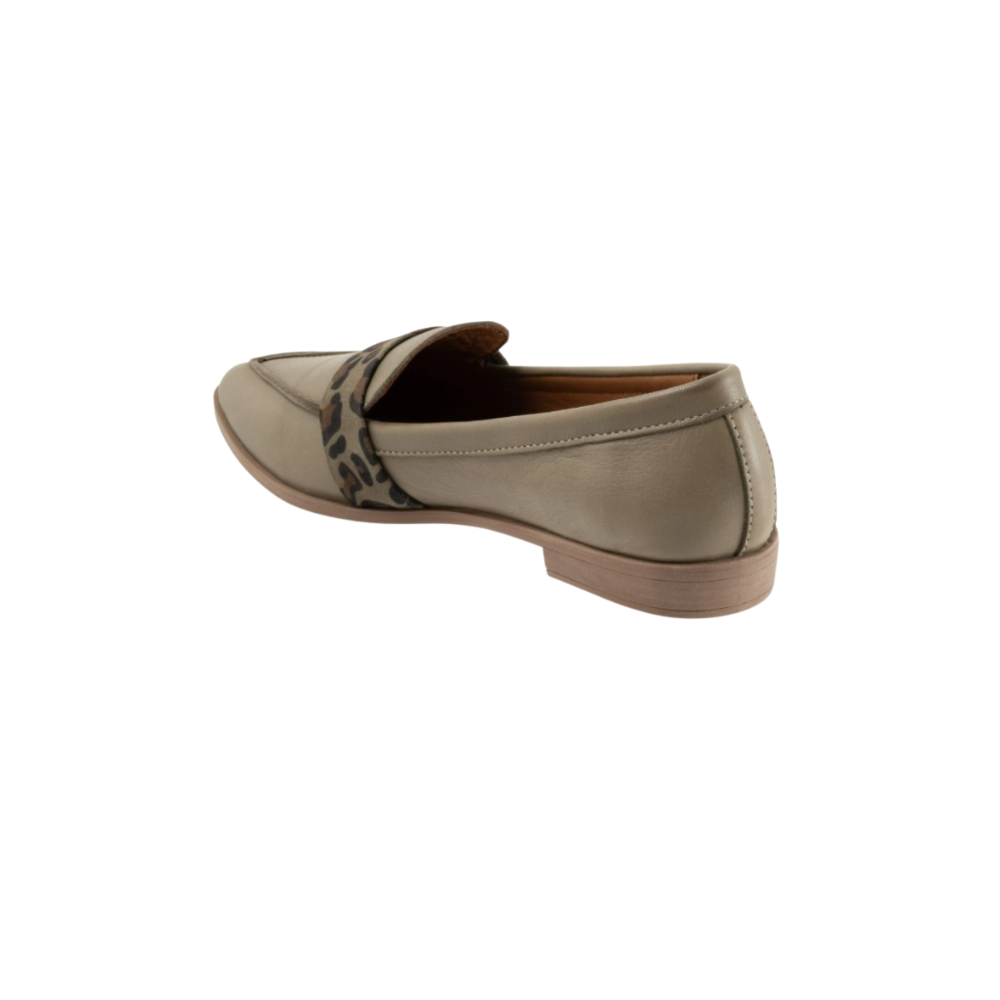 Bueno Women's Bristol Leather Pointy-Toe Loafers - Sage Green (B2256)