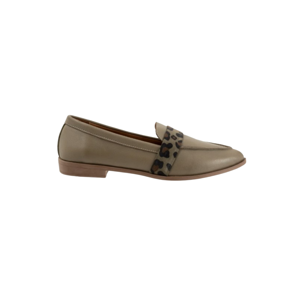 Bueno Women's Bristol Leather Pointy-Toe Loafers - Sage Green (B2256)