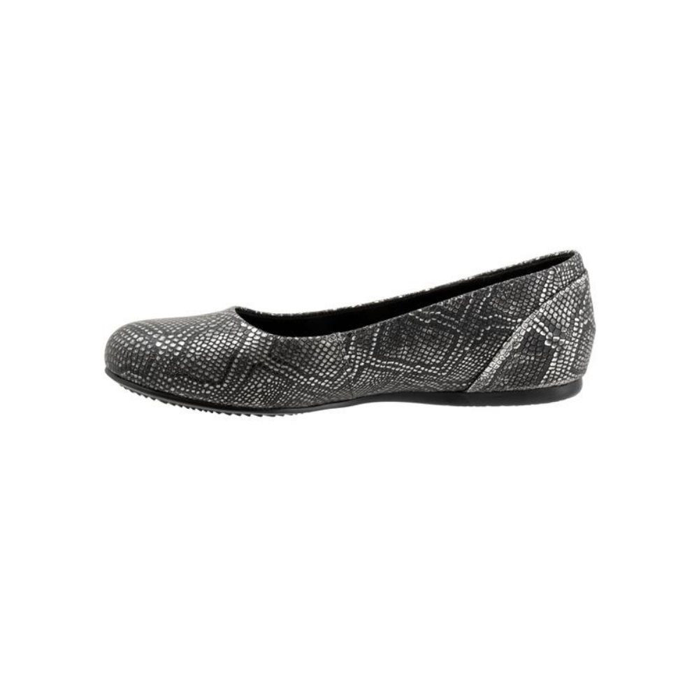 SoftWalk Women's Sonoma Leather Flats – Black Snake