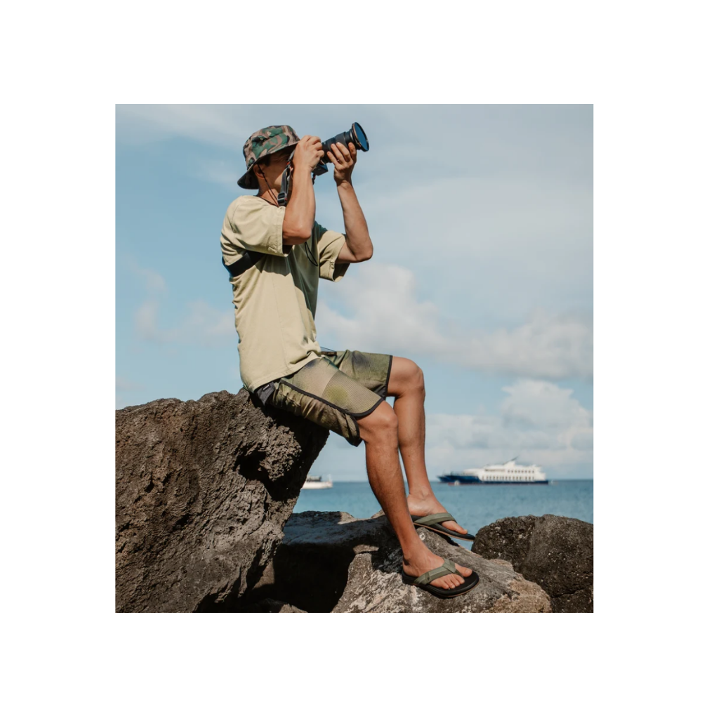 REEF Men’s Cushion Phantom 2.0 Water-Friendly Flip-Flops – Olive / Gum