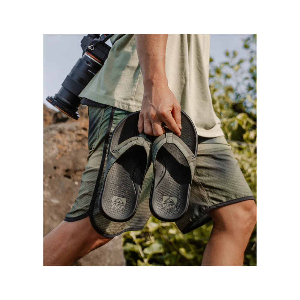 REEF Men’s Cushion Phantom 2.0 Water-Friendly Flip-Flops – Olive / Gum